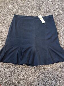 It fits true to size. . Tommy bahama golf skirt